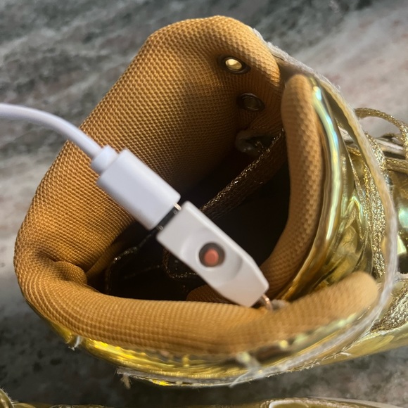 Voovix Light Up LED kids gold high tops - Picture 4 of 6